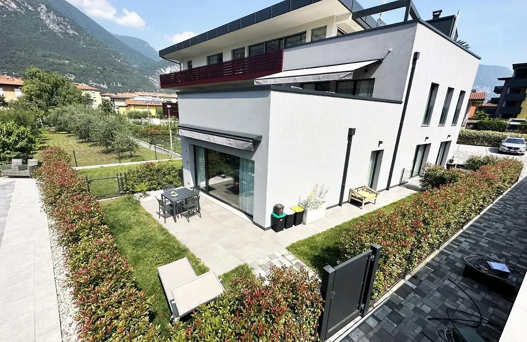 Residence Zangirolami - Luxury Garden And Balcony Apartments-1