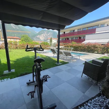 Residence Zangirolami - Luxury Garden And Balcony Apartments-2
